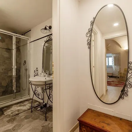 Guesthost - Palazzo Altieri Elegant Daire Roma