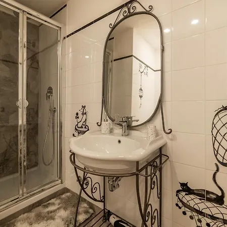 Daire Guesthost - Palazzo Altieri Elegant *