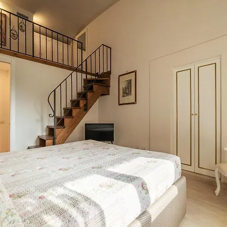 Guesthost - Palazzo Altieri Elegant *
