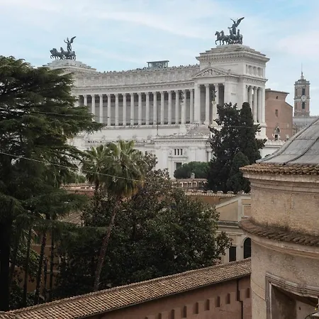 Guesthost - Palazzo Altieri Elegant Daire Roma
