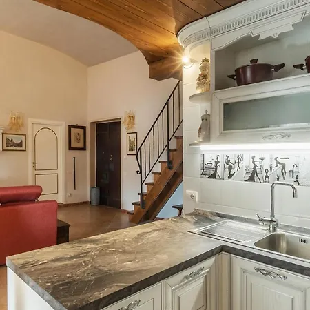 Guesthost - Palazzo Altieri Elegant Daire Roma